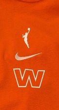 HQ0128-820 Size Medium Team 13 Premium Essentials Men's Nike WNBA T-Shirt Loose