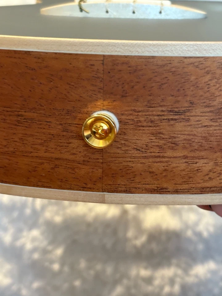 aNueNue Concert Ukulele, UC10, Quiet Shade , low G, w/case, pre loved - Image 4 of 4