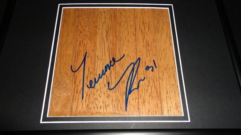 Terrence Ross DUNK Signed Framed 12x18 Floorboard + Photo Display Raptors B - Image 2 of 2