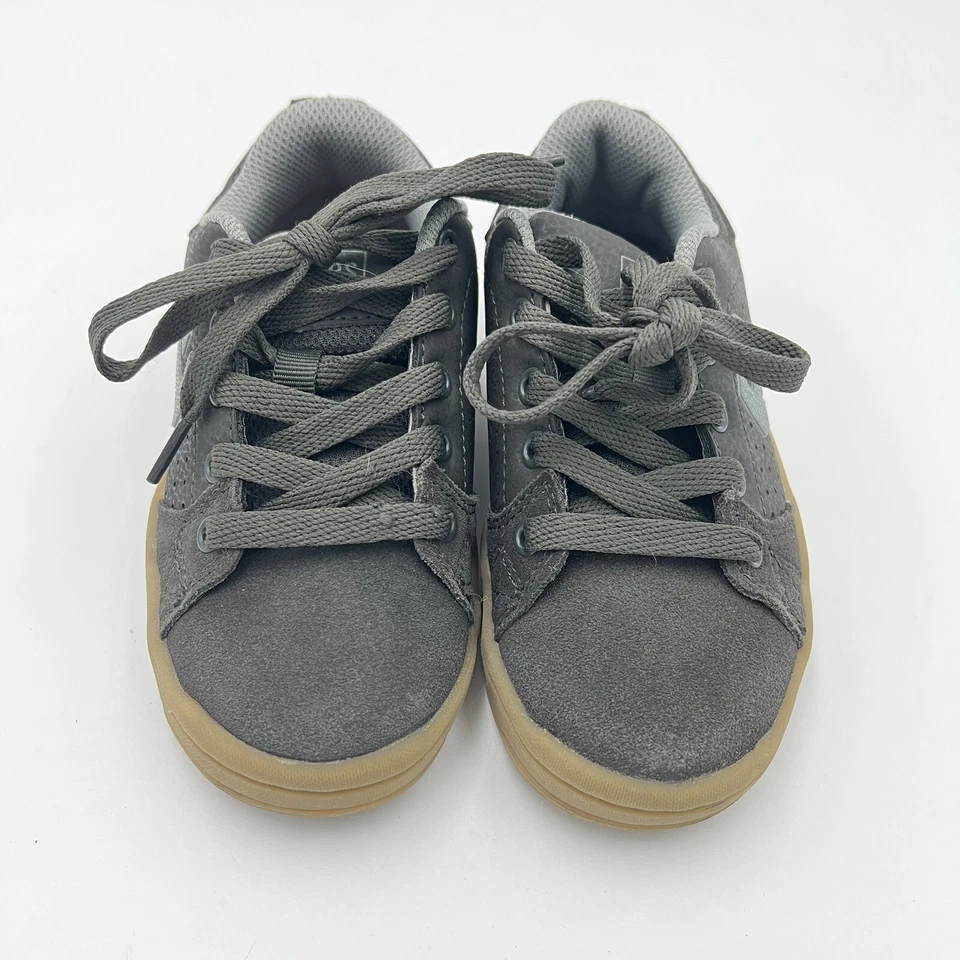 Zapatos de skate Etnies de caña baja para niños, grises, talla 11 Foto 2 de 4