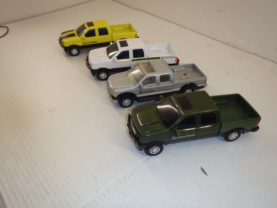 Toy Ertl 1/24 John Deere Pick Up Truck Diecast Plastic Lot of 4 - Image 2 of 4