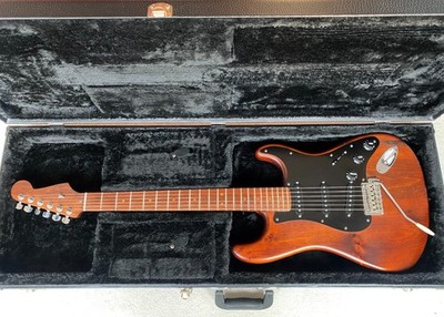 RARITÄT: Fender FSR* Reclaimed Eastern Pine Stratocaster , Dark Stain