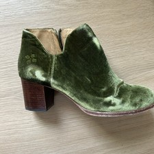 Patricia Nash Green Velvet Booties Size 10
