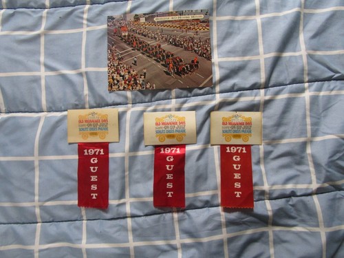 3 Schlitz Circus Parade 1971 Guest Pin Badges, 40-Horse Hitch & Bandwagon Card