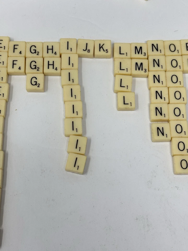 Vtg SCRABBLE TRAVEL EDITION MAGNETIC BOARD COMPLETE SELCHOW & RIGHTER - Image 3 of 4