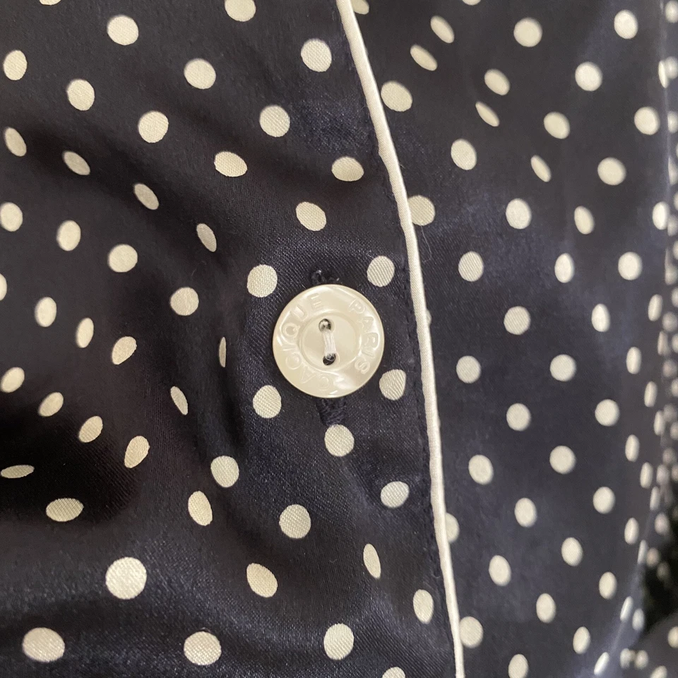Conjunto de pijama de satén Cacique Paris azul marino con lunares blancos para mujer mediano Foto 4 de 4