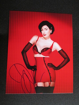 Dita Von Teese Autogramm unzertifiziert original signiert 25,5 x 20,5 cm