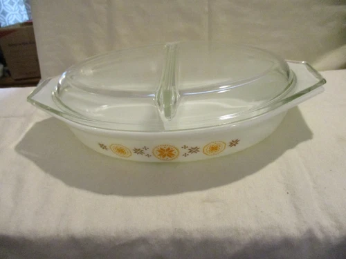 Vintage 1960's Pyrex Town & Country 1 1/2 Quart Divided Casserole w/ Lid