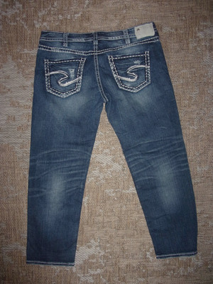 SILVER JEANS AIKO DISTRESSED DENIM CAPRI JEANS SIZE 34 /L25