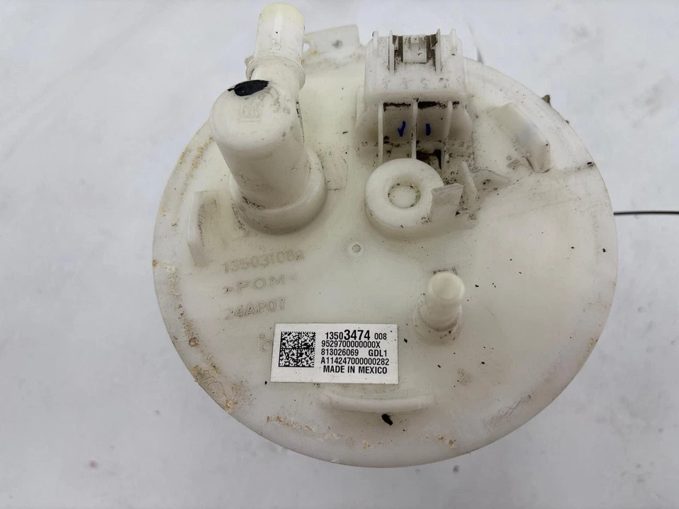 Conjunto de bomba de combustible Cadillac ATS 2015-2018 OEM 13503474 Foto 3 de 4