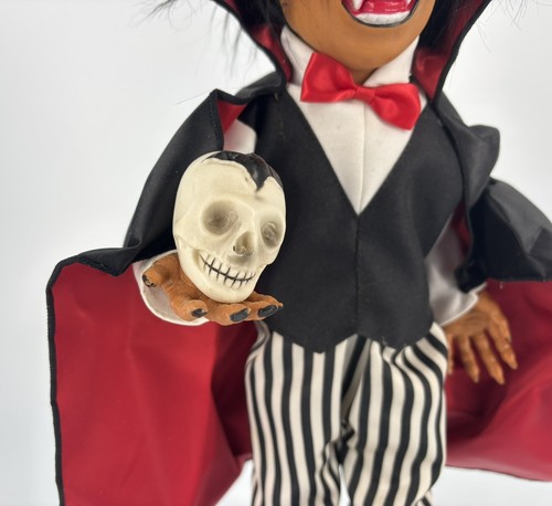 Figura de colección Telco Motionettes vampiro Halloween Drácula luces sonido 18" - Imagen 7 de 15