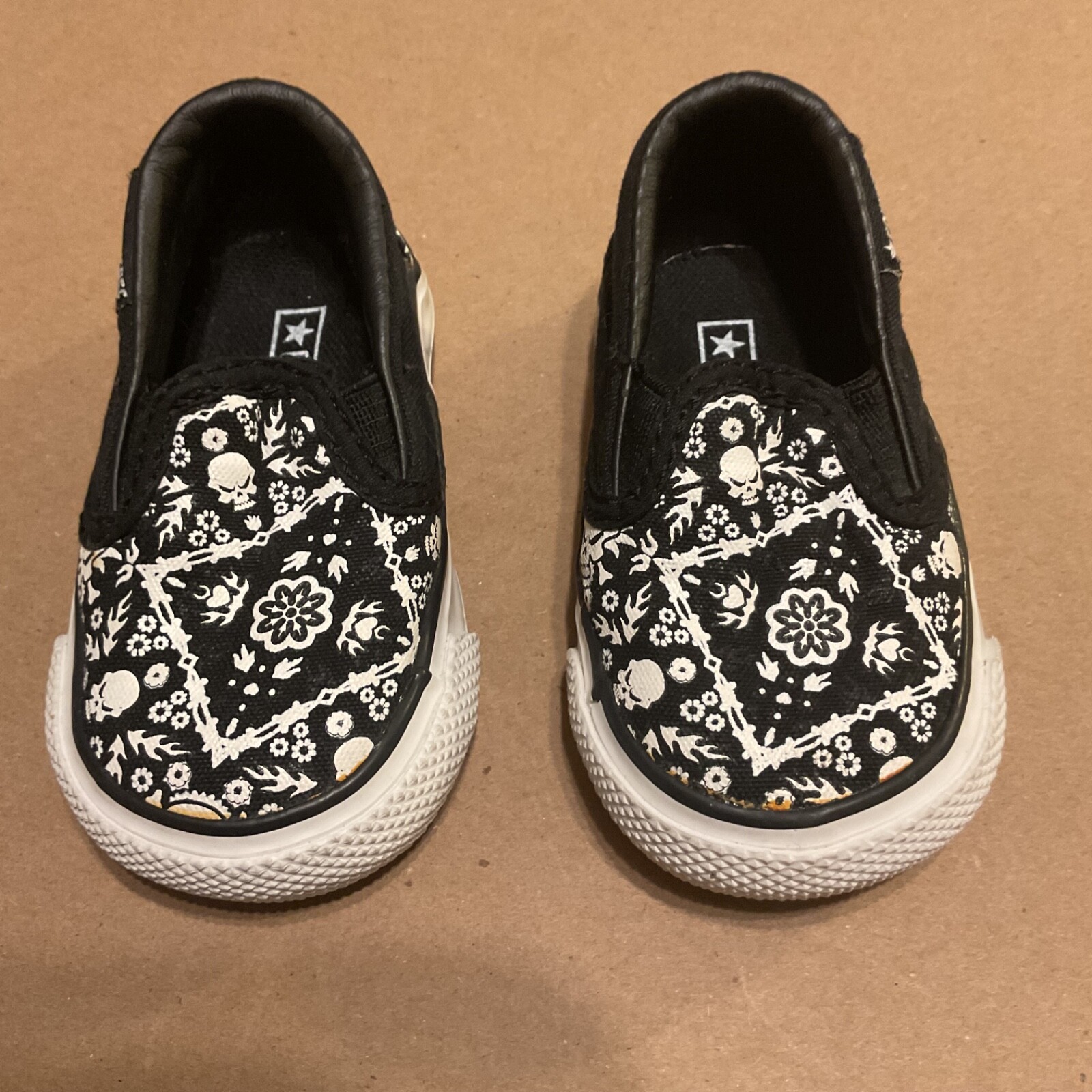 Size 2 Baby Toddler Black White With Skulls Rare