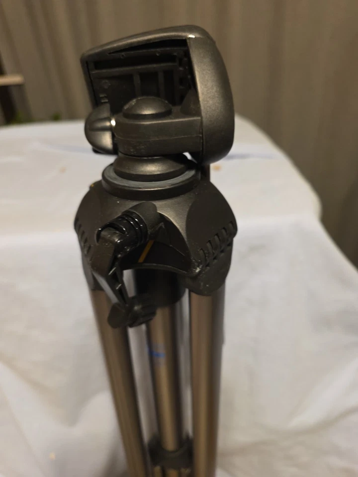 PROMASTER 6100 Adjustable Tripod - Image 4 of 4