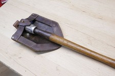 Alter 2WK Spaten US Ames 1945 mit Lederschutz