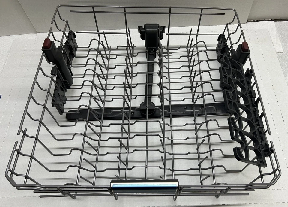 Estantes superiores e inferiores para lavavajillas KitchedAid. Estanterías superiores e inferiores. Foto 2 de 4