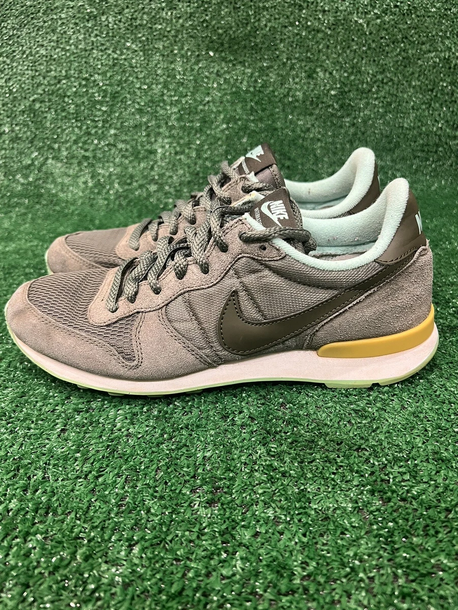 Nike internationalist mint green sale