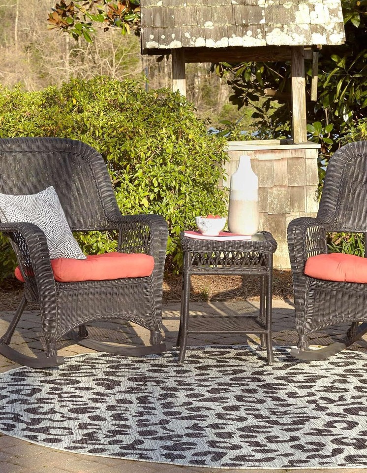 Outdoor Safari Collection Area Rug Leopard (5' 3" Round, Light Gray