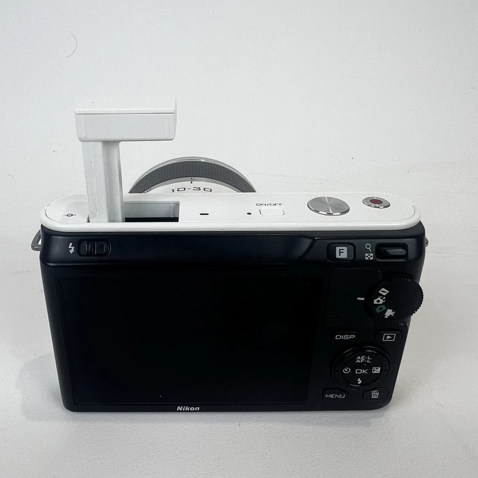 Cámara sin espejo Nikon 1 J1 10,1 MP con obturador de lente de 10-30 mm 900 batería Inc Foto 4 de 4