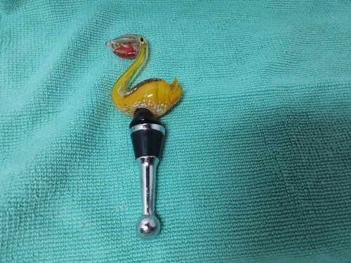HAND BLOWN ART GLASS YELLOW PELICAN GLASS WINE BOTTLE STOPPER - Picture 1 of 4