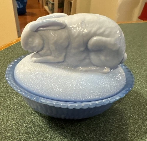 VINTAGE WESTMORELAND BLUE MILK GLASS BUNNY ON A NEST  4 X 5” EUC