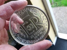 PILKINGTONS GLASS COMMEMORATIVE CASED MEDAL - QUEENS VISIT 1961 to St HELENS