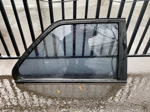 BMW E30 Coupe Rear non Pop Out Window Side Glass right OEM | Genuine OEM