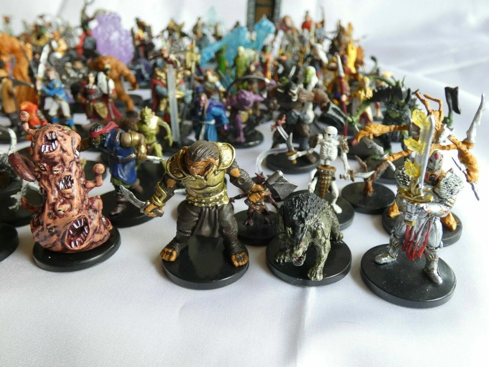 Random New Dungeons and Dragons Official Prepainted Miniatures - Bulk Lot - image 2 of 4