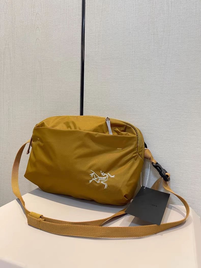 ARC'TERYX vedi descrizione Borsa a tracolla 3 colori ARC’TERYX Heliad 6L ricamo sp