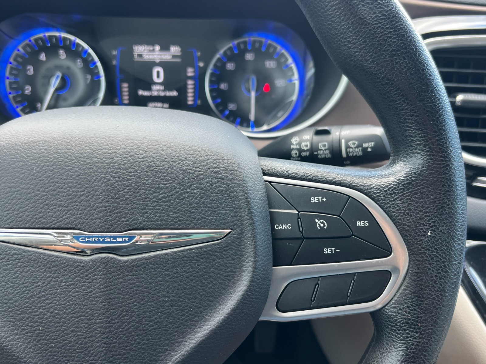 Chrysler Pacifica - Image 29