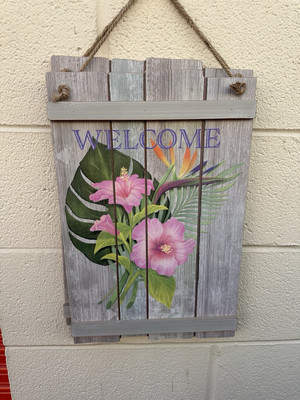 Welcome Hibiscus and Palm Pallet Sign by Holiday Peak