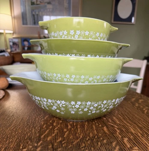 PYREX Spring Blossom Crazy Daisy Green Milk Glass Mixing Bowl Set 441–444