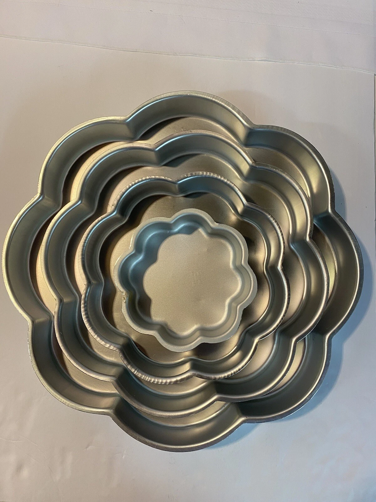 Wilton 4 Piece Petal Cake Pans - Very Good Condition