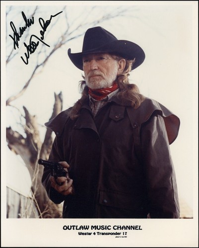 WILLIE NELSON ~ WITH PISTOL ~ VERY NICE PHOTO 8 X 10! F1 - Picture 2 of 4