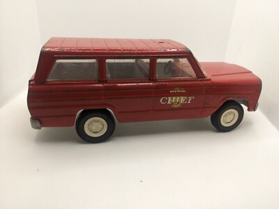 Vintage 1960's Tonka Jeep Wagoneer Fire Chief Car Pressed Steel 9