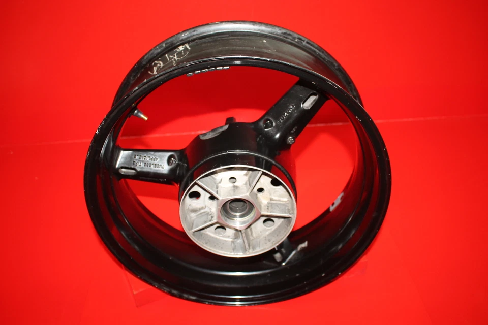 04-05 SUZUKI GSXR600 REAR WHEEL RIM - Image 3 of 4