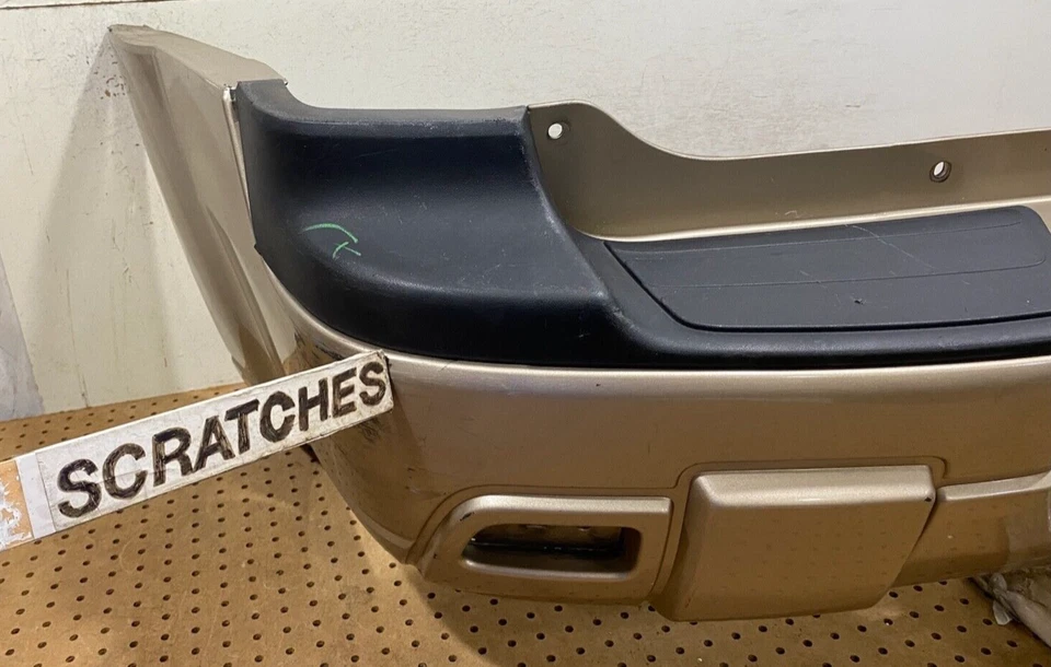 Cubierta de parachoques trasero OEM 2002-2005 Chevy Trailblazer/05-06 Trailblazer EXTLS/LT/LTZ Foto 3 de 4