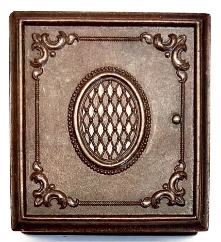 1/16th Plate Union Case with Daguerreotype of a Young Woman