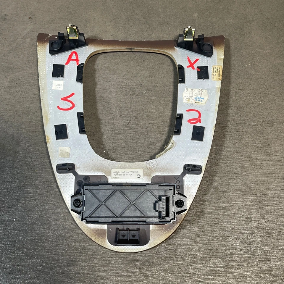 05-09 Mercedes W209 CLK350 consola central palanca de cambios bisel con interruptor OEM Foto 4 de 4