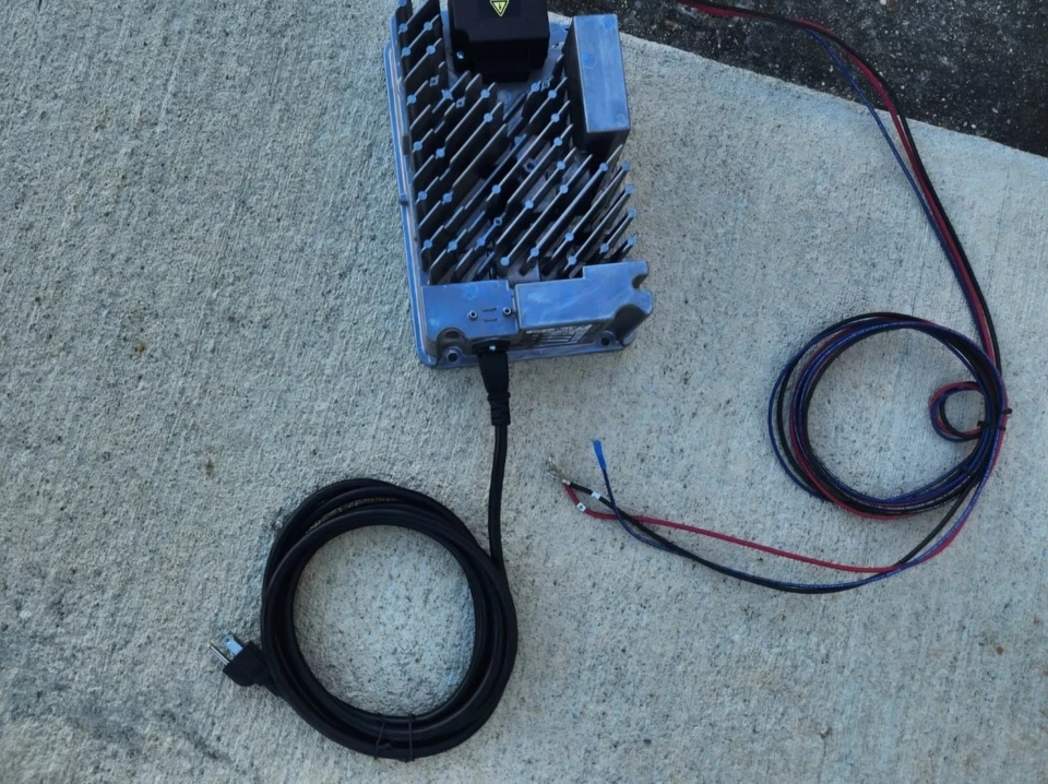 NUEVO Cargador de batería Lester Summit II 48V para carro de golf plomo ácido o litio.  Foto 2 de 4