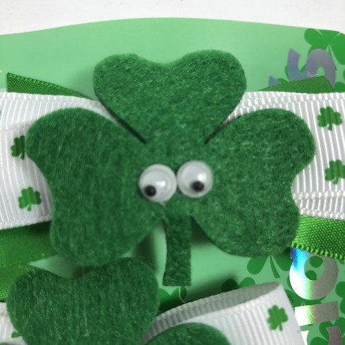 St Patricks Day Hair Accessory Girls Googly Eyes Shamrock Hair Clips Set of 2 - Picture 6 of 9
