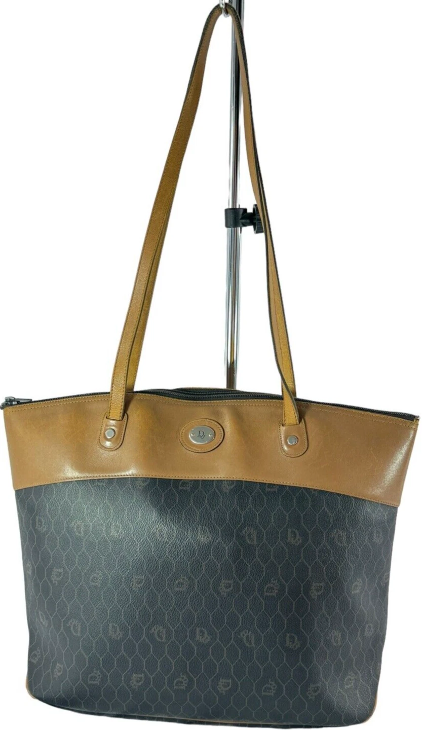 Sac fourre tout en nid d'abeille gris monogramme toile marron Christian Dior fabriqué en France
