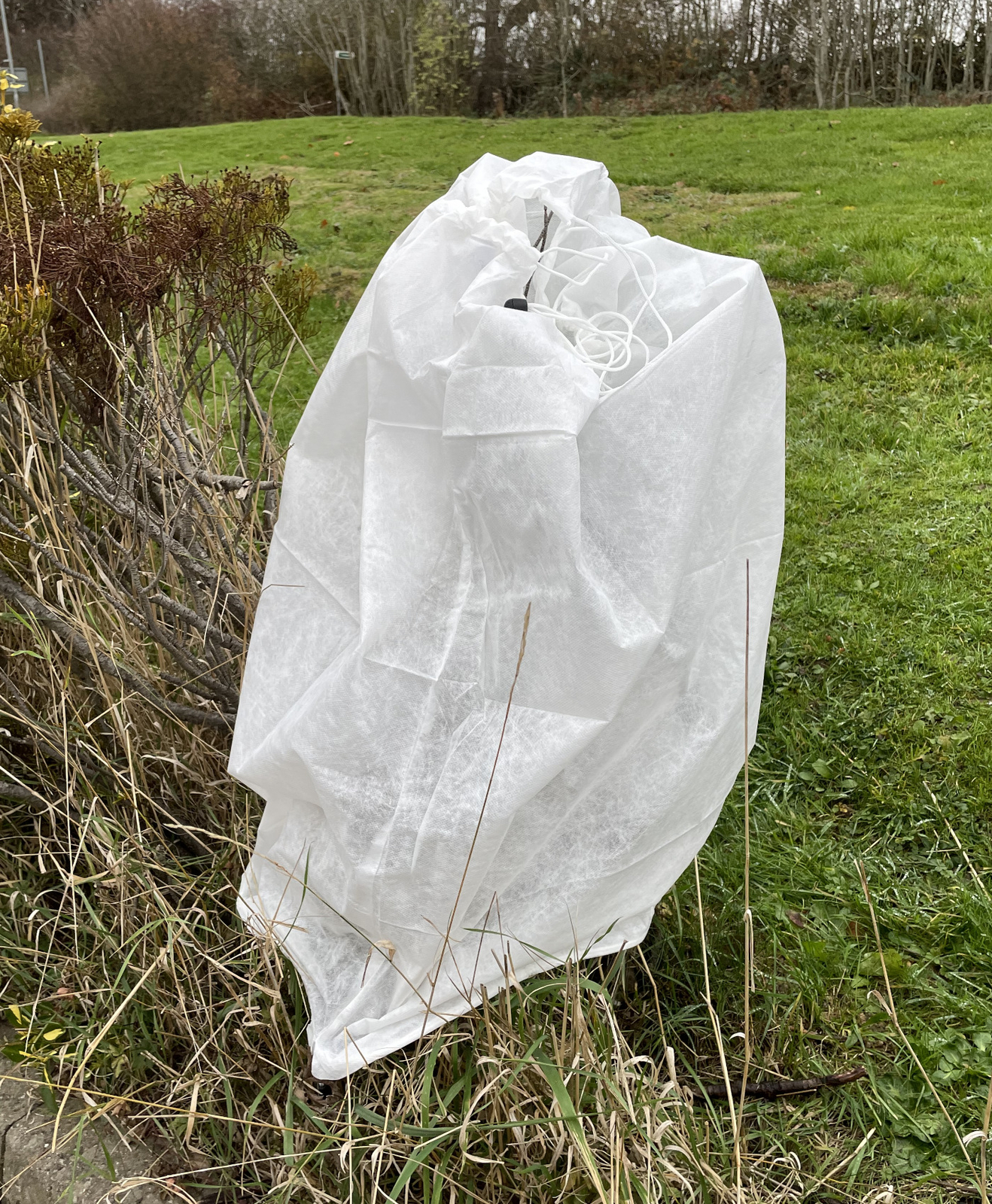 Plant Frost Protection Bag 2ft Garden Shrub Basket Shield Cover Fleece Jacket