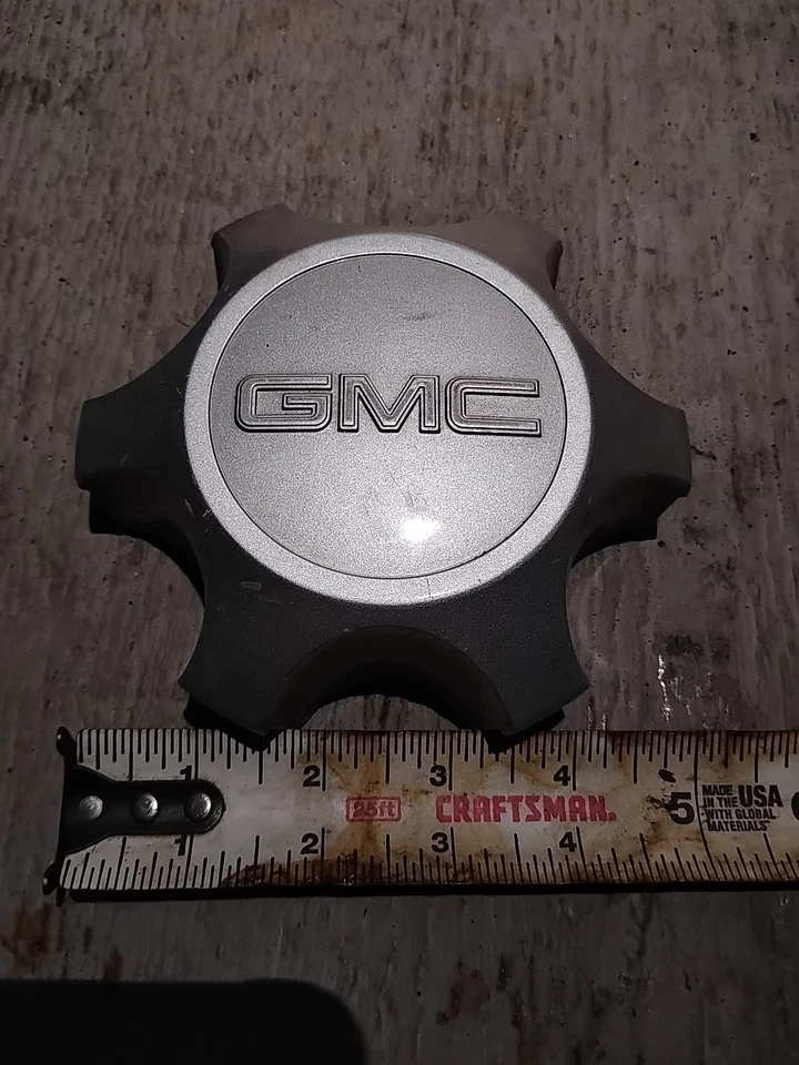 СЕРЕБРЯНЫЕ ЦЕНТРАЛЬНЫЕ КОЛПАКИ GMC ACADIA 2013-2017 — НАБОР ИЗ 4 — 7052 — 9596876 — ОТ ОРИГИНАЛЬНОГО ПРОИЗВОДИТЕЛЯ - Изображение 3 из 3