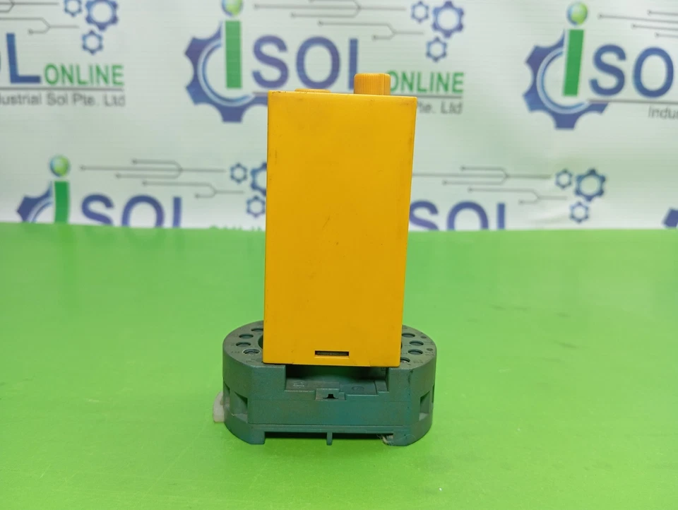 Selectron CH-3250 Lyss Time Relay RZIB 30 With Socket 90.23 250V~5(1.4)A - Image 4 of 4