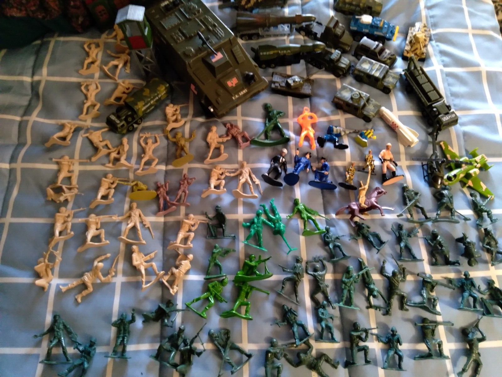 HUGE Lot of 100+ Vintage Plastic Army Men GI Joe Gray Green Vehicles + NR
