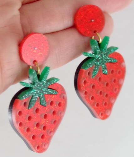 2" NWOT GLITTER & CUT-OUTS STRAWBERRY FRUIT LAYERED ACRYLIC DROP DANGLE EARRING - Picture 3 of 16
