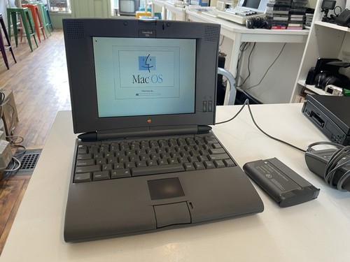 Apple Macintosh PowerBook 520c - 28mb RAM - Powers up w/ Issues - For Repair