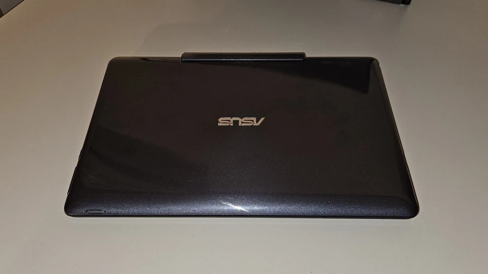 ASUS T100T 10.1" vetro crepato No touch Tastiera ITA microHDMI 2GB/32GB - Immagine 3 di 4