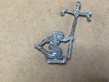 WFB C47 Skaven Fleer - Standard Bearer w. Sword 074406/04b - OOP, Metal