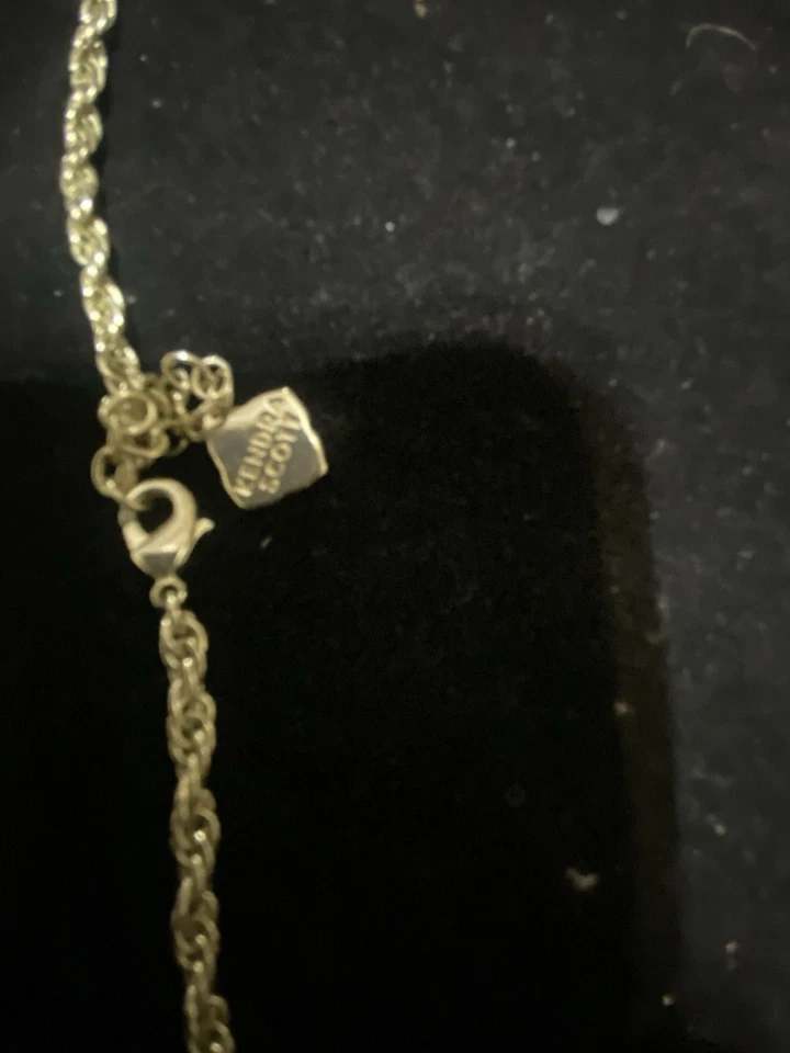 Kendra Scott Rayne 长吊坠项链鲍鱼壳金盘签名 — 第 2/4 张图片